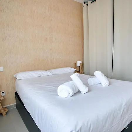 Apartment Work & Pet Friendly Urban Flat Close To The Beach